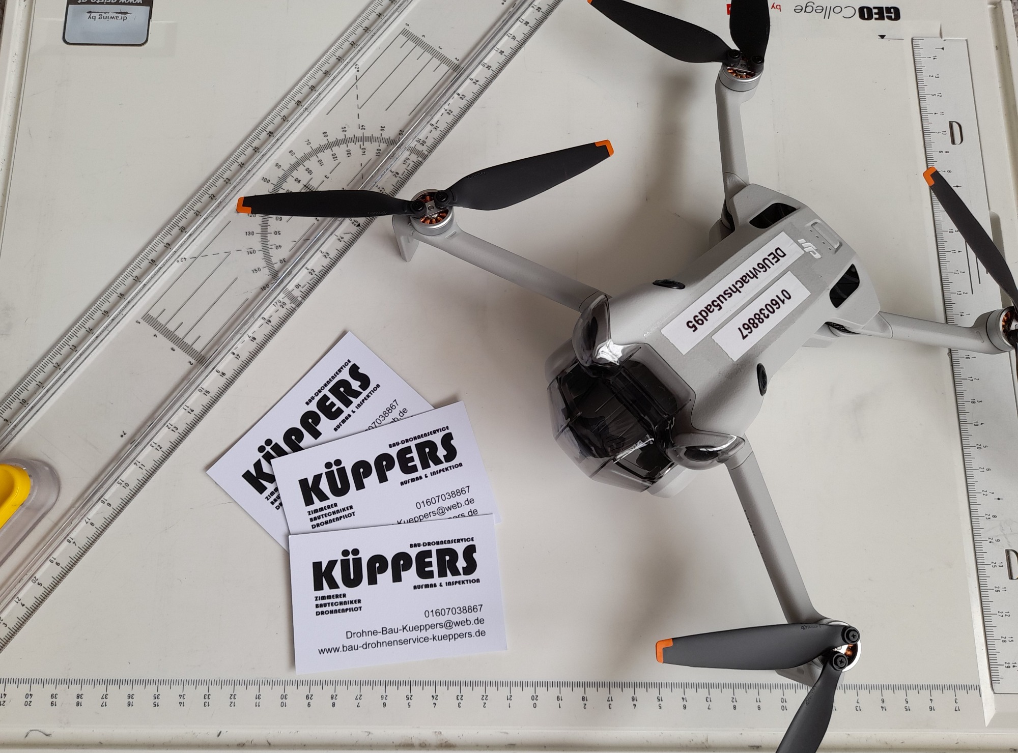 Architektur
Solar
Planung
Dach
Arbeitsvorbereitung
Gutachten
Versicherungsschaden
Dachkontrolle
Dachinspektion
Dachaufmaß
Drohnenvermessung